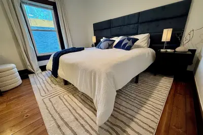 Image de New! Luxury Comfort Meets Work & Play in Heart of Dayton.