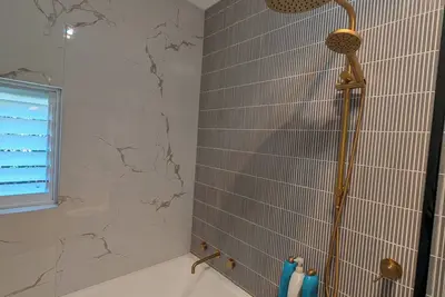 Image de 3 Bedroom family home in Inner west 15 mins to city with parking