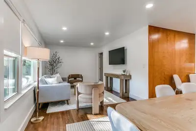 Image de Walk to Ou! Spacious 4br Home