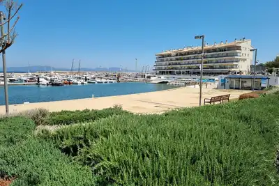 Image de Appartement cosy à L'Escala avec terrasse près de la plage