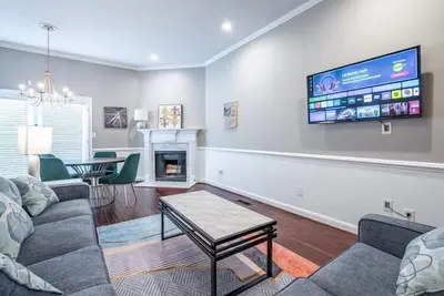 Image de Steps to Piedmont Park in Midtown