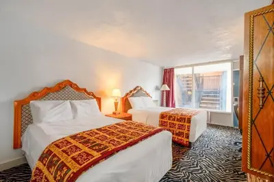 Image de 2 Pet-Friendly Full Bed Rooms w/ Seasonal Pool for Visitors Near Fort Sill