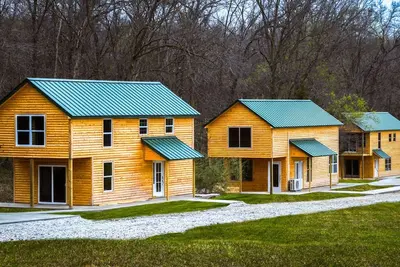 Image de Deluxe Cabin on Lake resort with Fishing, Fire Pit, Grill, Kayaks and more