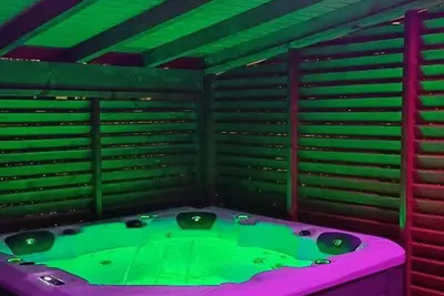 Image de Gîte Soufrière – Jacuzzi privé, calme & nature tropicale