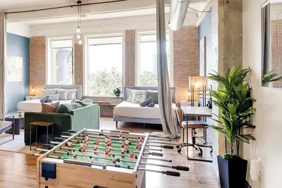 Image de Walk to Convention Ctr | Downtown UrbanLoft | Sleeps 8