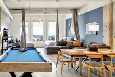 Image de Modern City Loft for 7 | Steps to Conv Ctr I Valet