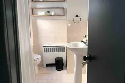 Image de Spacious Bayonne Retreat - King Size Comfort, Work Space & Easy Nyc Access