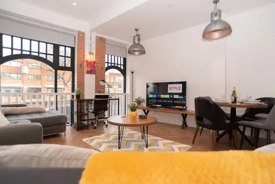 Image de Appartement-Appartement-Sdb privée avec baignoire et douche-Vue sur Rue