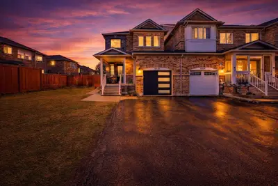 Image de 3br 3ba Home in Mississauga, Sleeps 8, 10 mins to Toronto International Airport