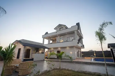 Image de 3bhk Farm /Parties/Garden/Pool/ Games/ Events