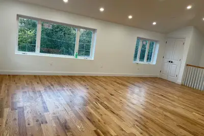 Image de Modern 4-bedroom townhome in lovely Jamaica with cool Ac