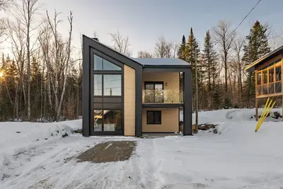Image de Chalet Moderne Et Luxueux A Saint Gabriel De Brandon