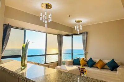 Image de \"Oceanfront 2br, Home Office, Pool, Gym, Sauna, Bbq, Play area and Free Parking\"