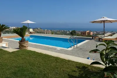 Image de Hilltop 6-Br Villa • Heated Pool & Sauna