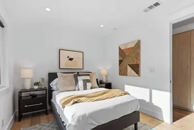 Image de 2-bedrooms available: New villa in Studio City with private pool and amenities.