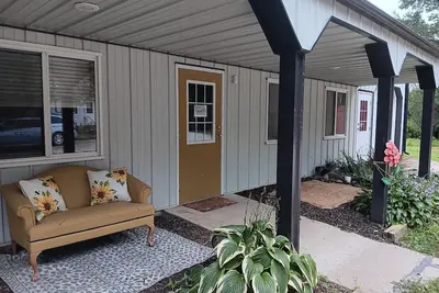 Image de Pleasant 3-bedroom bungalow with Ac in charming Clearfield