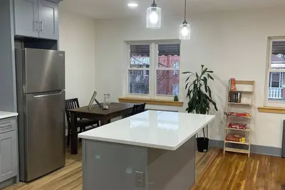 Image de 2-bedroom apartment in cool Bronx with refreshing Ac