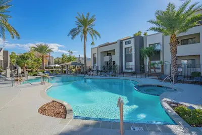 Image de Near Casino Pool, Gym, Balcony, Parking, Washer Dryer