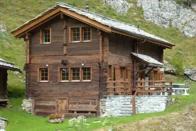 Image de Chalet Le Murmure du Torrent, à 40 minutes à pied de l'emblématique Lac Bleu