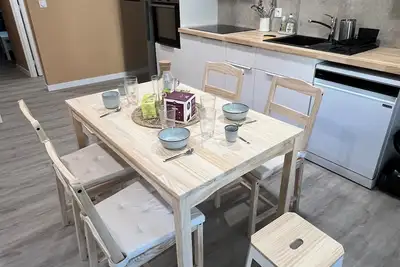 Image de Maison des Volcans - 3 chambres doubles - 2 salle de bains - Patio - Wifi