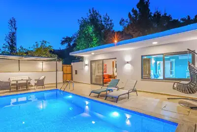 Image de Swim, Sauna, Sea: An Exclusive Forest Sanctuary with Mediterranean Panoramas