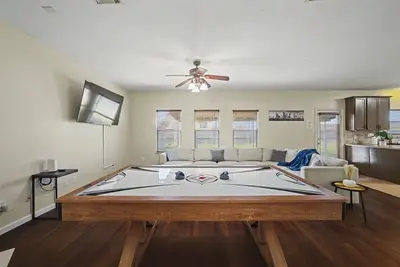 Image de Baytown Htown Escape | Air Hockey Yard Bbq Games