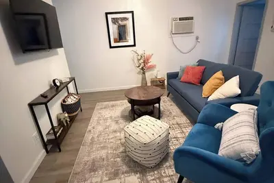 Image de Private downtown studio with full kitchen