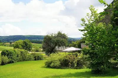 Image de Beautiful Cottage En Pierres Ardennaises Service Hotelier Literie Boxspring