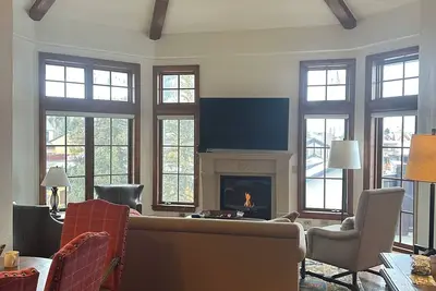 Image de 3 Bedroom Penthouse Condo - Heart of Vail Village - 3 min walk to the lifts.