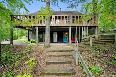 Image de New listing: Doodle Acres Cottage: Where Trails, Tails & Good Times Take Off!