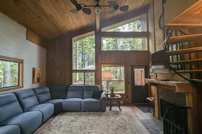 Image de Ptarmigan Village w/Resort Amenities. Pool-Hotub-Sauna-Sport Courts-Lake & Ski!