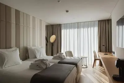 Image de Dive into Lisbon Nights: Rooftop Pool & Magical Light Show Views