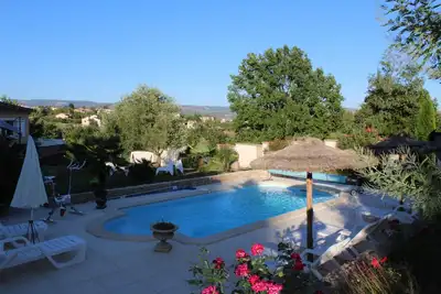 Image de Sejour 5*   Luxe, Confort Villa les Lauriers Roses Piscine et Spa privés. Wifi