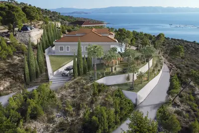 Image de Grande mare, luxury 6-bedroom villa residence by the sea with beautiful view