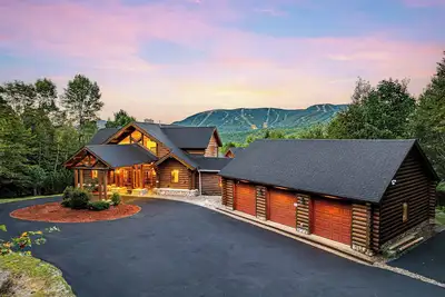 Image de Book New! Ski Retreat, Luxury Sauna, Hot Tub, Views, 2 Game rooms, Theater