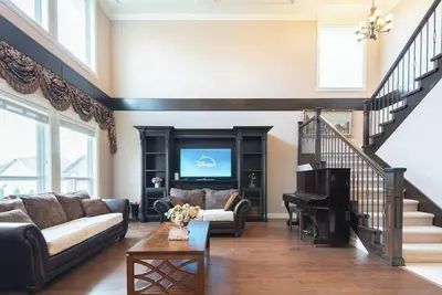 Image de Large & Quiet Main House