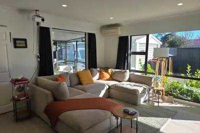 Image de Beautiful Home w/Parking | Easy Airport Access