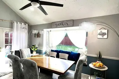 Image de New Luxury Renovation - 4br/3ba - Kings - Smart TVs - Katy Isd - Holiday Ready