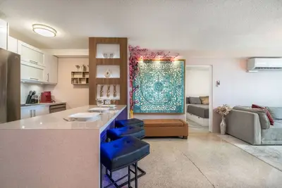 Image de Penthouse Bay and City Skyline Views