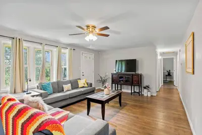 Image de Peaceful hilltop country living, 10 mins to stores