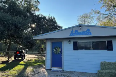 Image de Charming 2-bedroom farm bunkhouse with hiking, pool/hot tub & petting zoo