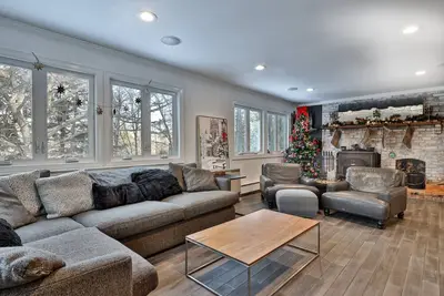 Image de Summit House on George | Renovated | 5 Mins to K-1 | Lift & Rental Deals