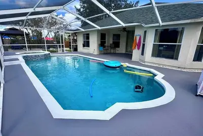 Image de High Tide Getaway/ Spacious 4 bed house in Brandon with pool and hot tub/Fits 12