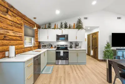 Image de #43- Modern Luxury Log Cabin Retreat | Fire Pit