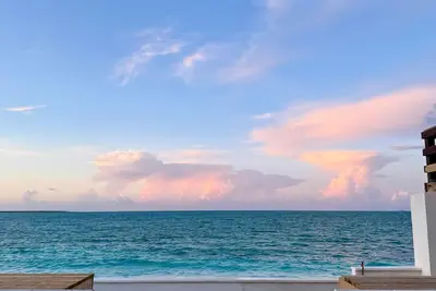 The Driftwood Stacey is beachfront on Tar Bay!