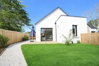 Image de Gite neuf entre marais, plage et port typique breton.