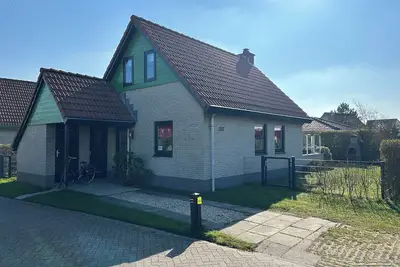 Image de Dog-friendly vacation home behind the dunes - fenced & close to the beach