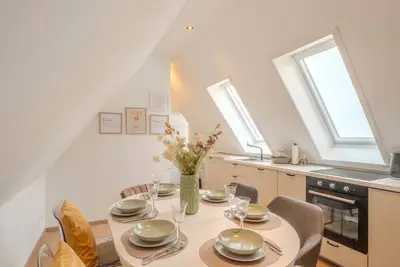 Image de Spacious top floor suite 3 bedrooms Kitchen & dining area