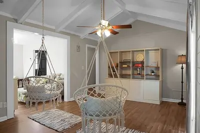 Image de Cozy 3-Bedroom Retreat, Pet Friendly, and Perfect for Families & Groups