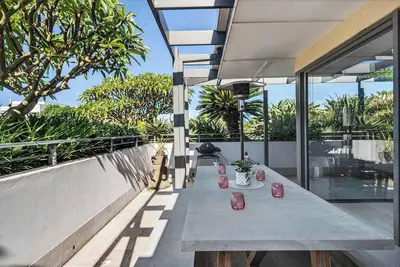 Image de Split Level Oasis - Stunning Cbd views and Parking